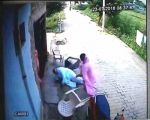 Video: गुड़गांव में कैमरे में कैद हुई बहू द्वारा की गई पिटाई