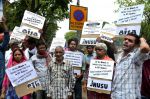 दिल्ली में आईआईटी-मद्रास व मंत्रालय के खिलाफ प्रदर्शन