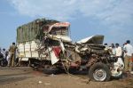 ट्रक और बोलेरो की टक्कर, छह लोगों की मौत