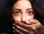 शर्मनाक: बाप ने माँ के सामने ही किया बेटी का बलात्कार