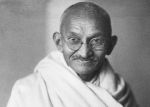 महात्मा गांधी के पौत्र को बीतानी पड़ रही है जिंदगी वृद्धाश्रम में