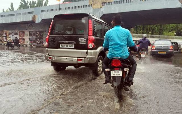 केरल और तमिलनाडु में बारिश ने दी लोगों को गर्मी से राहत
