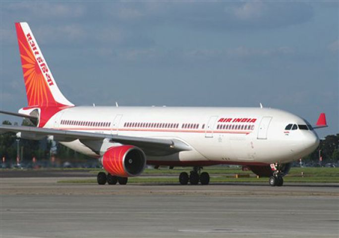 खराबी के कारण दिल्ली में कराई एअर इंडिया के विमान की इमरजेंसी लैंडिंग