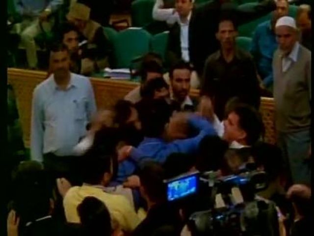 बीफ पार्टी को लेकर बीजेपी विधायक ने दूसरे विधायक को मारा थप्पड़
