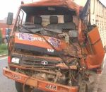 ट्रक में घुसा कार्यकर्ताओं का वाहन, एक की मौत