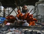 मुंबई में मांस विक्रय की पाबंदी 2 दिन घटाई