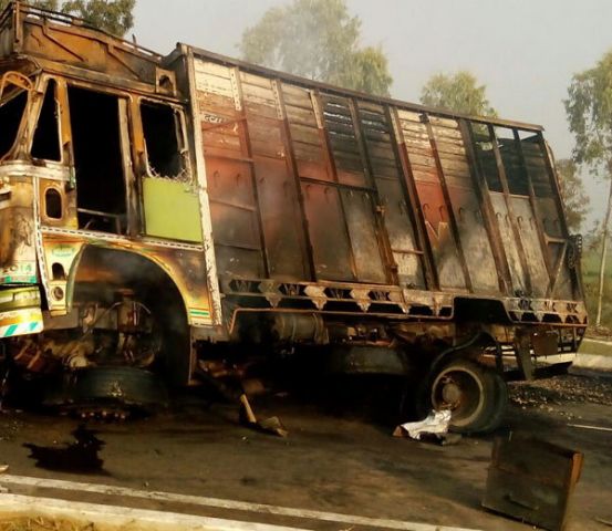 हरियाणा: दो ट्रकों की भिड़त से लगी आग में ट्रक चालक जिंदा जला