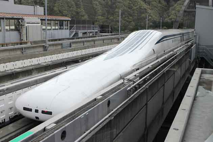 दुनिया की सबसे तेज दौड़ने वाली ट्रेन