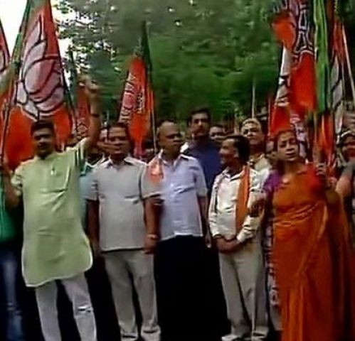 बाटला हाउस: BJP कार्यकर्ताओं ने किया सोनिया के खिलाफ प्रदर्शन