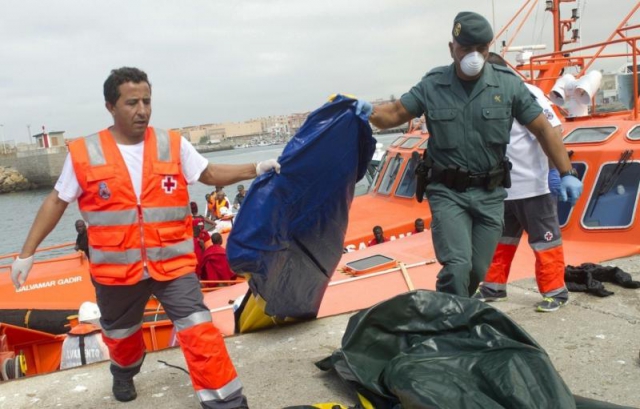 लीबिया से इटली जा रहे प्रवासियों की नाव पलटी, 400 से अधिक की मौत