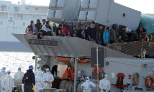 बड़ा हादसा : समुद्र में यात्री जहाज डूबा, 700 लोगों के मरने की आशंका