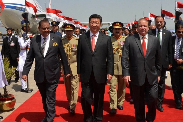 स्वार्थ साधने पाकिस्तान के करीब आया चीन