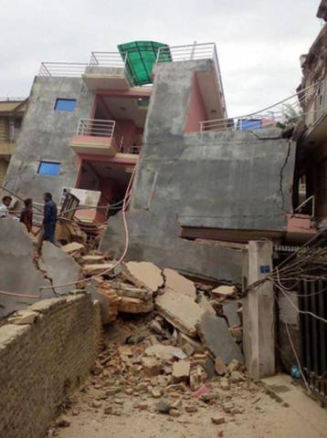 दहशत में नेपाल, अब तक कई की मौत देखे दर्दनाक तस्वीरें