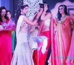 मनस्वी नोएल के सर सजा 'मिस इंडिया कनाडा 2015 ' का ताज