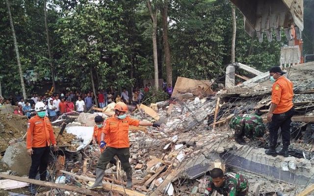 इंडोनेशिया में आया 6.4 तीव्रता का भूकंप, कई इमारतें जमींदोज