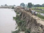 लगातार बारिश से गंडक नदी में बाढ़, 60 गांवों के लगभग 80 हजार घरो में फंसे : गोपालगंज