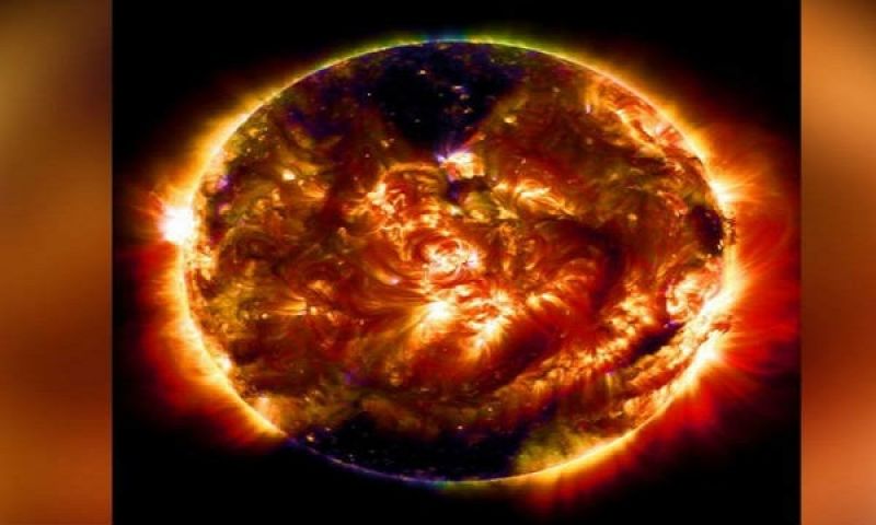 सूर्य में दिखा विशाल चुम्बकीय काला धब्बा