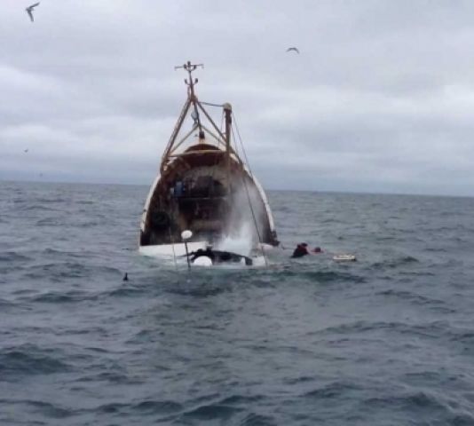 भू मध्य सागर में नौका डूबने से 880 की मौत