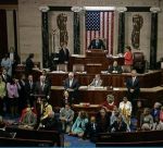 गन कंट्रोल पॉलिसी के लिए अमेरिका सांसदों ने दिया संसद में धरना
