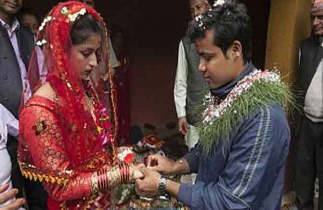 नेपाल भूकंप : प्रेमिका को मलबे से निकाल की शादी