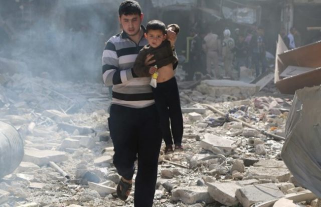 सीरिया : हवाई हमलों में 52 मौतें
