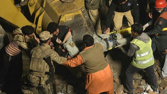 पाकिस्तान में फैक्ट्री ढहने से 20 मजदूरों की मौत, 30 घायल