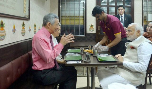 सिंगापुर : मोदी ने भारतीय रेस्तरां में ली संग किया भोजन
