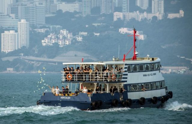 हांगकांग में नौका दुर्घटना, 100 से अधिक घायल
