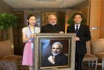 PM मोदी को भेंट की पेंटिंग और ग्रंथ