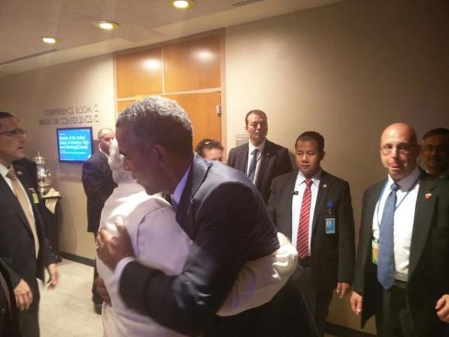 ओबामा ने गले लगाकर किया मोदी का स्वागत, कई मुद्दों पर हुई चर्चा