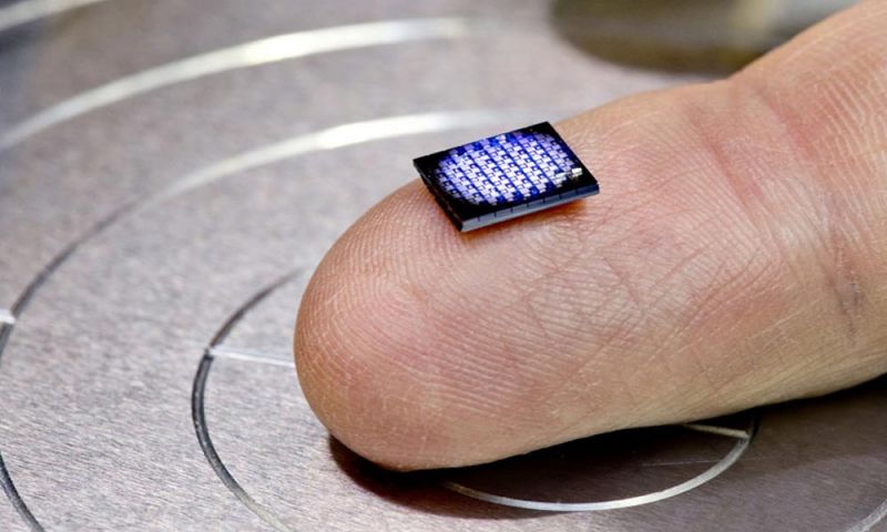 पेश हुआ दुनिया का सबसे छोटा कंप्यूटर, कीमत पर नहीं होगा यकीन
