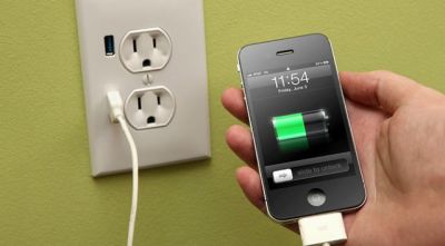 क्या रात भर चार्जिंग पर रहने से फोन की बैटरी खराब हो जाती है?