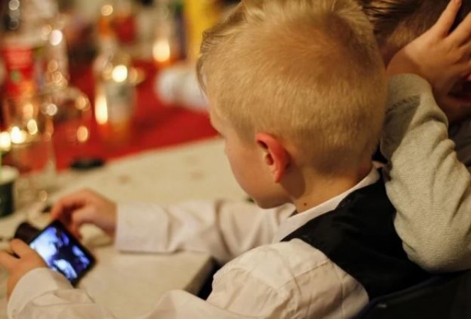 स्मार्टफोन से संवर सकता है बच्चों का भविष्य