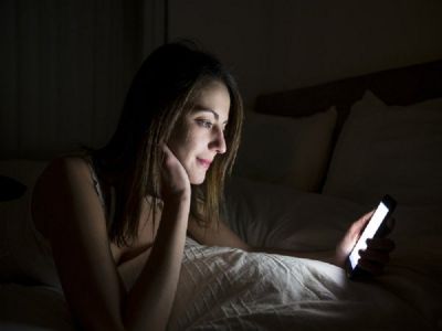 देर रात तक मोबाइल का उपयोग हानिकारक-शोध