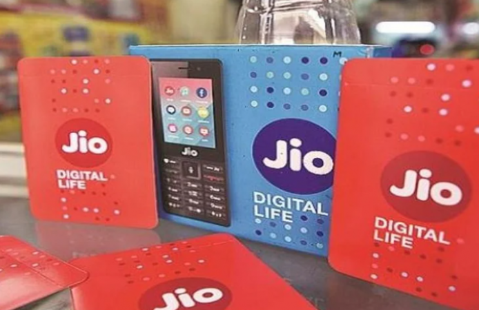 JIO recharge plans costlier after Airtel and Vodafone-idea