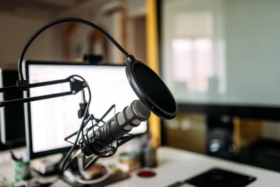 Podcasting and Blogging: Combining Platforms for Maximum Reach