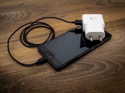 Your mobile charger may explode, this is a very dangerous sign!