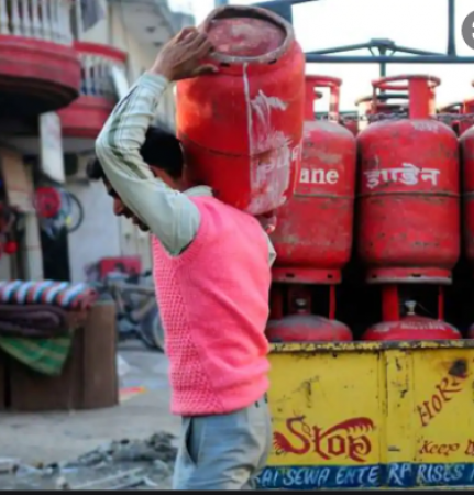 A big gift to the common man on new year! LPG cylinder prices fall sharply