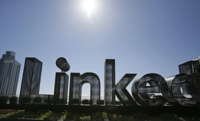 LinkedIn China suspends new sign-ups to  respect law