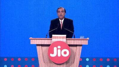Grab Reliance Jio's buy one get one free service