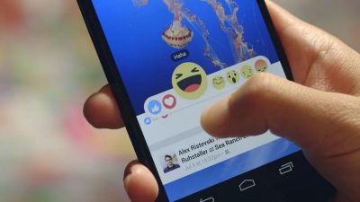 Facebook testing the bubbles for comments as in the messenger