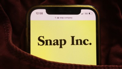 Snap Inc Announces Closure of AR Enterprise Division Amid Economic Challenges