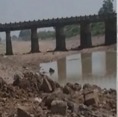 Thieves steal 60 feet long bridge weighing 20 tons, people remember Special 26 movie