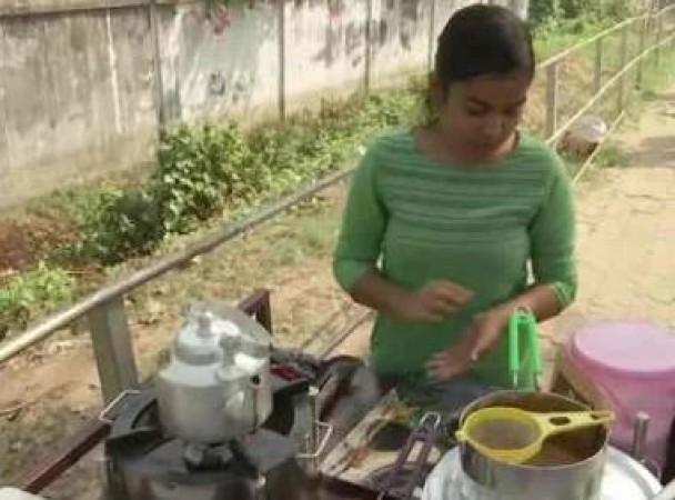 Girl became Tea seller after graduation, know why?