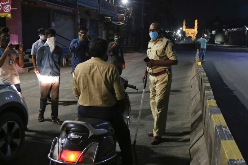 లొక్డౌన్ ఉల్లంఘనీచవోలకోసం తమిళనాడు పోలీసు శవపేటిక నృత్య అవగాహన, వీడియో ఇక్కడ చూడండి