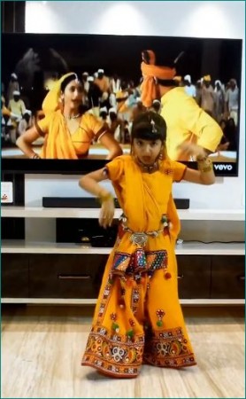 Girl dances on 'Radha Kaise Na Jale' song on Janmashtami