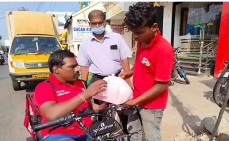 The story of a wheelchair food delivery boy is going viral