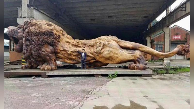 Photos : विशालकाय पेड़ पर तराश कर बनाई गयी है ये अद्भुत प्रतिमा