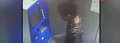 VIDEO: ATM से पैसे निकालने के दौरान लड़की ने किया कुछ ऐसा कि देखकर सन्न रह गए लोग