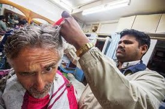 This hairdresser from Haryana is cutting hair like this, pictures goes viral